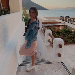 Meet your Posher, Ally